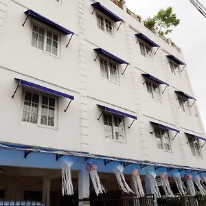 Queens Park Apartment *