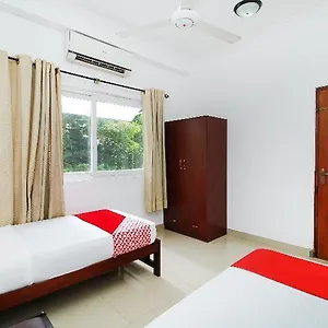 Oyo 293 Akara Suitesand 2*