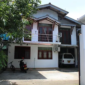 Siri Garden Dehiwala Апартаменты *