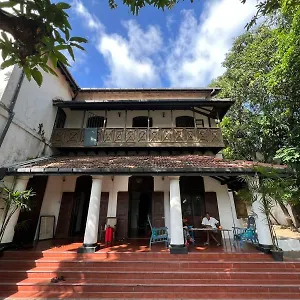College House Close To Homestay *