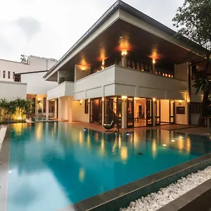 Hotel Court & 4*