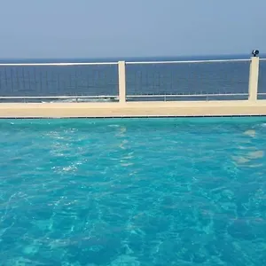 Sea Breeze Holidays Apartment *