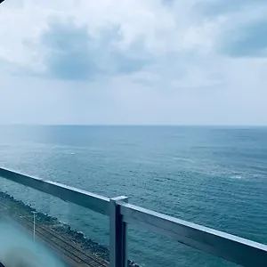 Stunner By The Sea *