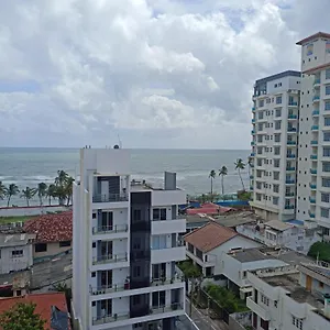 Marine Breeze Wellawatte Apartment *
