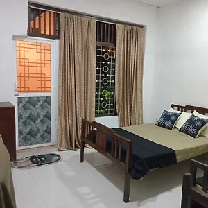 Апартаменты 3 Bedroom House In 9 Коломбо